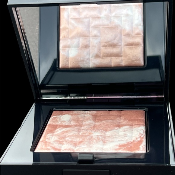 Bobbi Brown Highlighting Powder - Picture 10 of 16